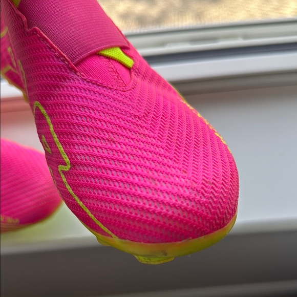 Nike soccer cleats. kids size 5.  no laces. pull on only.  worn one season - Picture 3 of 5